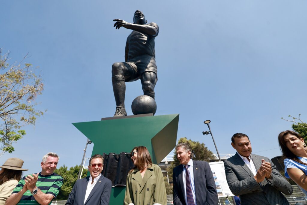 Pablo Lemus Navarro, Gobernador de Jalisco, da inicio a la escultura monumental ‘La Canarihna’