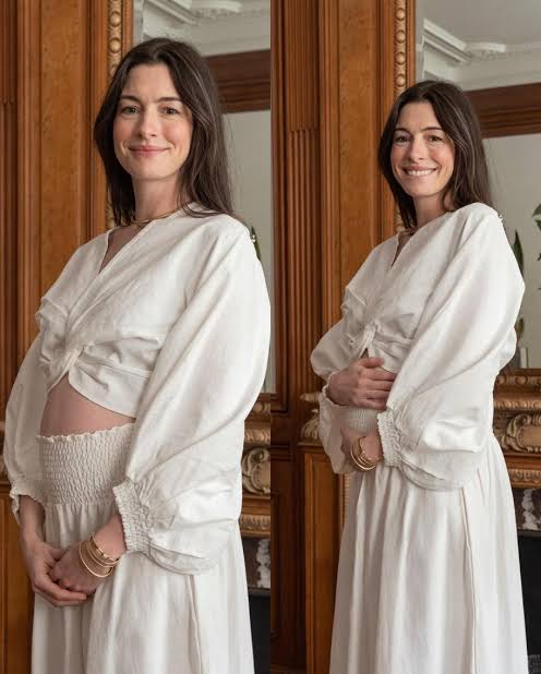 Anne Hathaway sonríe mientras muestra su avanzado estado de embarazo en un video emotivo, anunciando su tercer hijo.