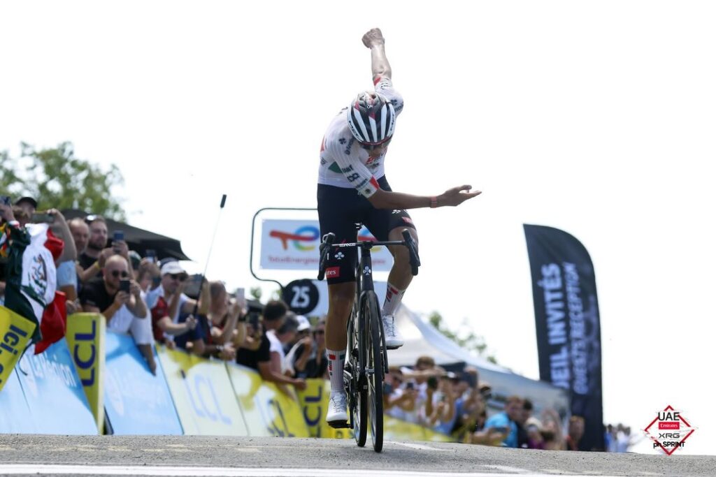 Isaac del Toro triunfa en Francia y establece un hito histórico en su camino hacia el Tour de Francia