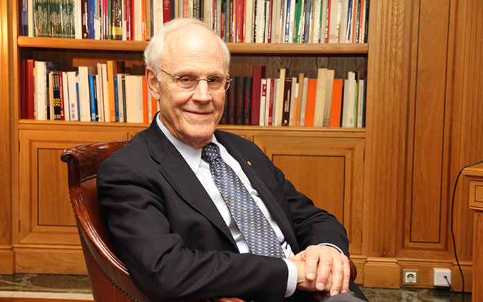 “Nos quedan pocas décadas”: la alarmante advertencia del Nobel de Física David Gross sobre el futuro de la humanidad