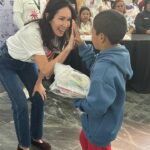Apoya Voluntariado de Álvaro Obregón a niñas y niños con entrega de kits escolares