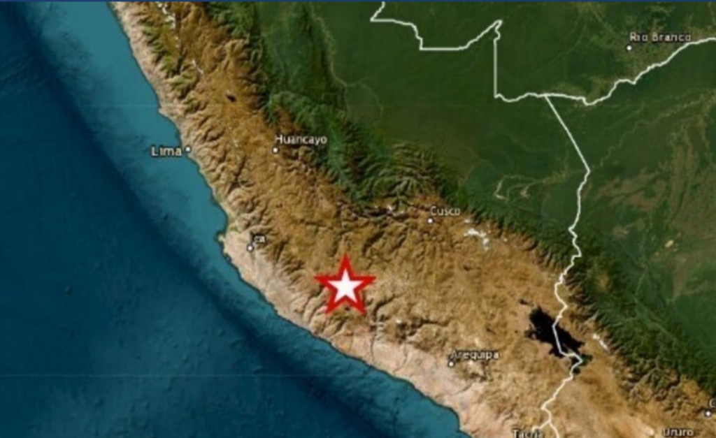 Mapa de Perú con el epicentro del terremoto de 7.2 marcado con una estrella roja, destacando la región de Ayacucho.