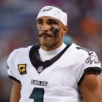 Jalen Hurts se pierde la temporada por grave problema de salud