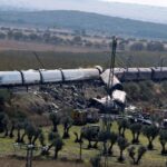 Tragedia en España: colisión de trenes deja 68 muertos y más de 100 heridos